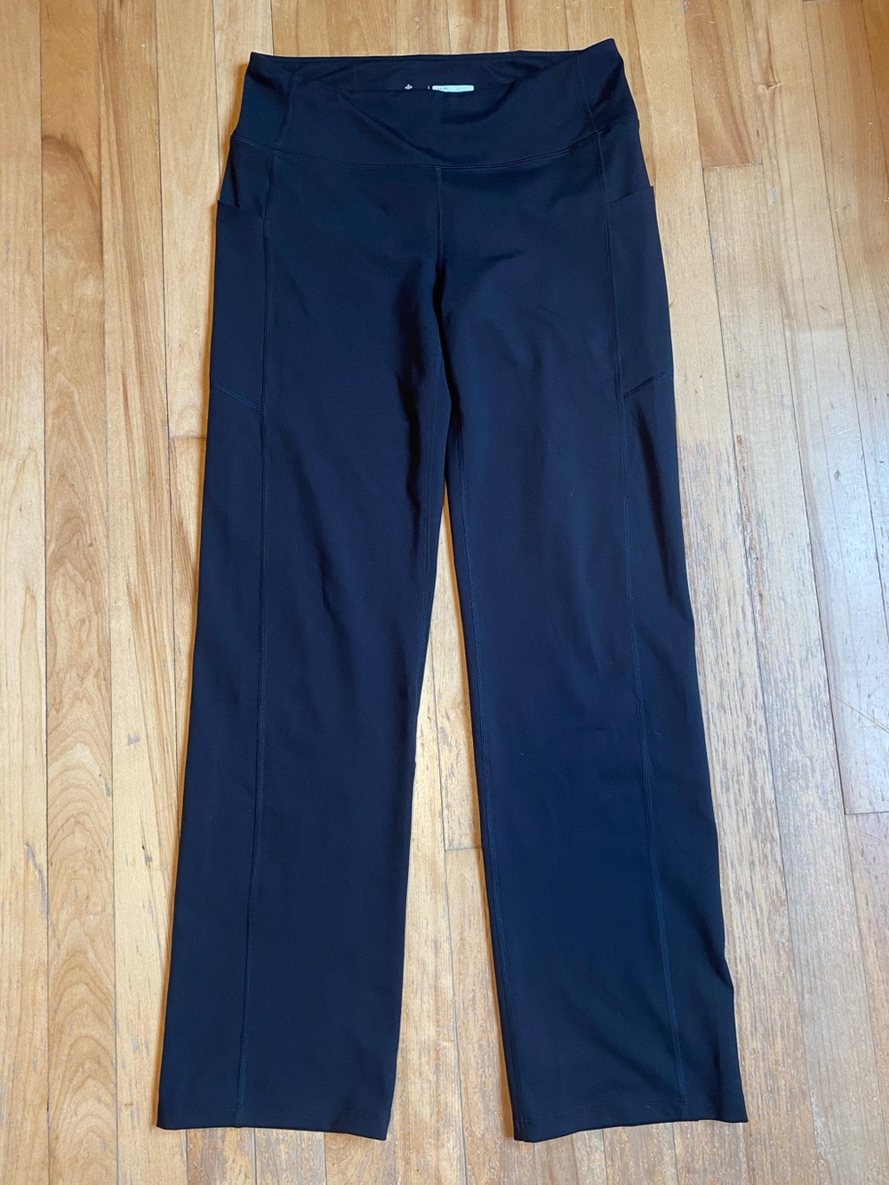 Mid Rise Black Straight Leg Active Leggings Size M Buttery Soft Flattering Short